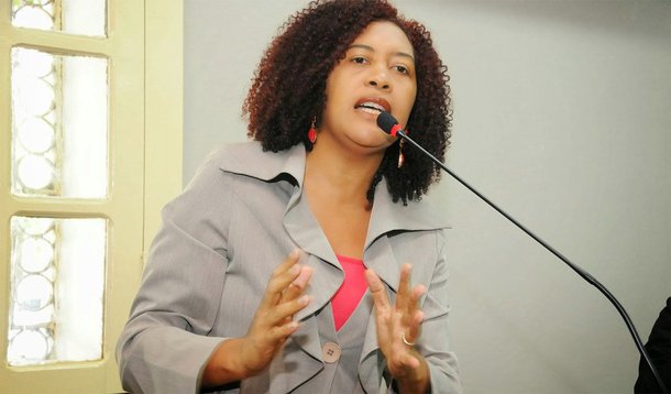 A vereadora Rose Sales (PV) é a pré-candidata oficial de Sarney Filho à prefeitura de São Luís; a desenvolta paramentar tem outro apoio de peso dentro do Clã Sarney; o vice-presidente da CBF e outro filho do oligarca, Fernando Sarney, tem afirmado a lideranças que sua candidata é Rose (Foto: Leonardo Lucena) A vereadora Rose Sales (PV) é a pré-candidata oficial de Sarney Filho à prefeitura de São Luís; a desenvolta paramentar tem outro apoio de peso dentro do Clã Sarney; o vice-presidente da CBF e outro filho do oligarca, Fernando Sarney, tem afirmado a lideranças que sua candidata é Rose