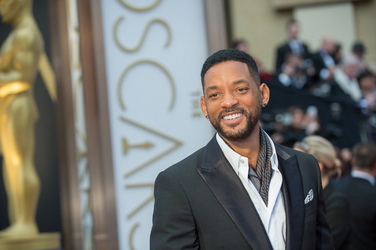 Ator Will Smith critica a falta de colegas negros entre os indicados ao Oscar 2016 e também pretende boicotar a cerimônia de premiação, em apoio às críticas de sua esposa, Jada Pinkett Smith, e outros artistas como Spike Lee; "A diversidade é o superpoder americano. É por isso que somos ótimos. Para mim, em seu melhor, Hollywood representa e cria a imagem desta beleza. Mas acho que tenho que proteger e lutar por esses ideais que engrandecem nosso país e da comunidade de Hollywood. Então quando eu olho para essa série de indicações da Academia, não está refletindo essa beleza", diz Will