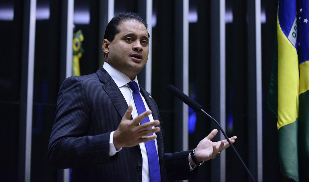 O líder do PDT, deputado Weverton Rocha (MA), reafirmou que vai votar contra o impeachment da presidente Dilma Rousseff neste domingo (17); ele ressaltou, no entanto, que nesse processo, todos são perdedores