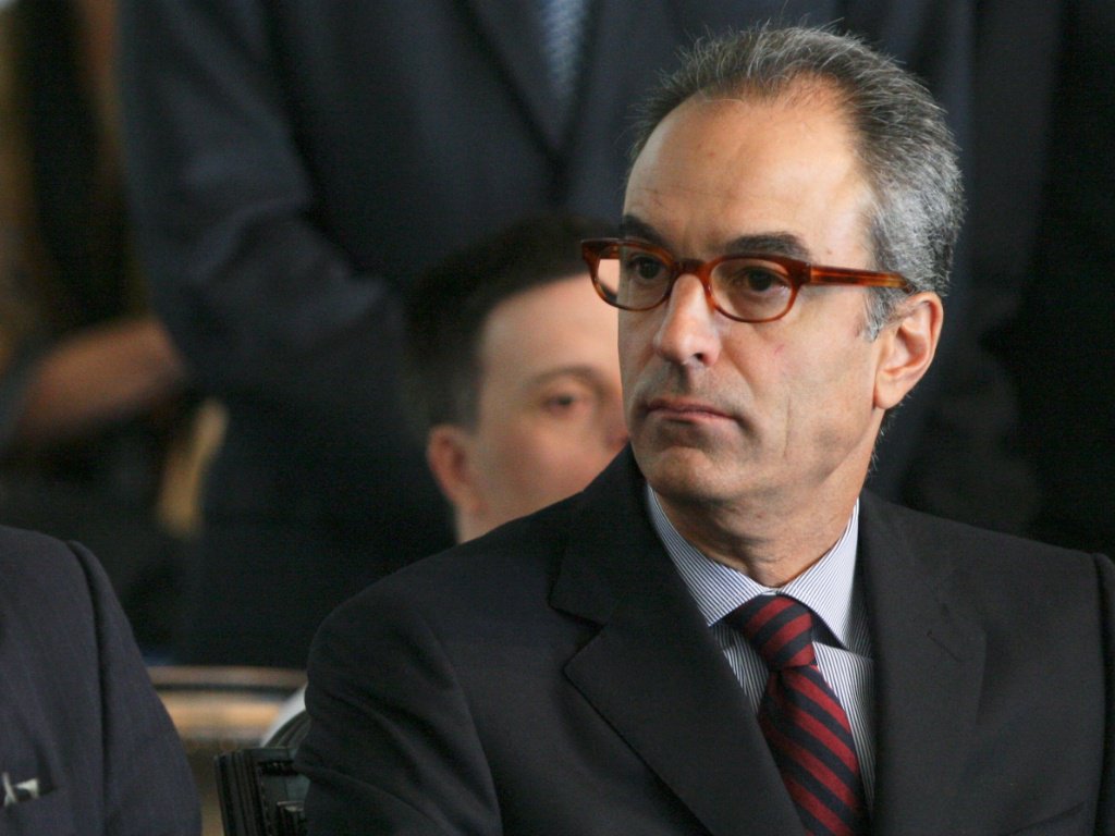 A guerra Globo-Lula, que teve ontem seu mais importante capítulo até agora, com a condução coercitiva do ex-presidente Lula, produziu dois tipos de reações; de um lado, protestos contra a Globo tomaram as redes sociais; neste sábado, um editorial duplo de João Roberto Marinho exaltou a ação da Lava Jato contra o ex-presidente Lula e pediu também atenção para que não haja violência nas ruas; campanha da Globo contra Lula, no entanto, pode ter despertado uma onda de reação popular