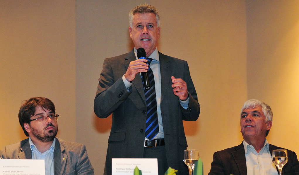 Foi lançado o primeiro empreendimento habitacional a ser construído em Brasília em cooperação com movimentos sociais; a Organização das Associações de Entidades Habitacionais do Distrito Federal arcará com os custos das obras do Residencial Nascente Ribeirão, que ocupará área particular de 320 hectares em Santa Maria e oferecerá, na primeira fase, 12 mil moradias para a população brasiliense; segundo acordo, seis mil unidades serão destinadas a famílias ligadas a associações cadastradas na entidade e a outra metade atenderá pessoas habilitadas na faixa 1 do programa Morar Bem — vinculado ao Minha Casa, Minha Vida, do governo federal