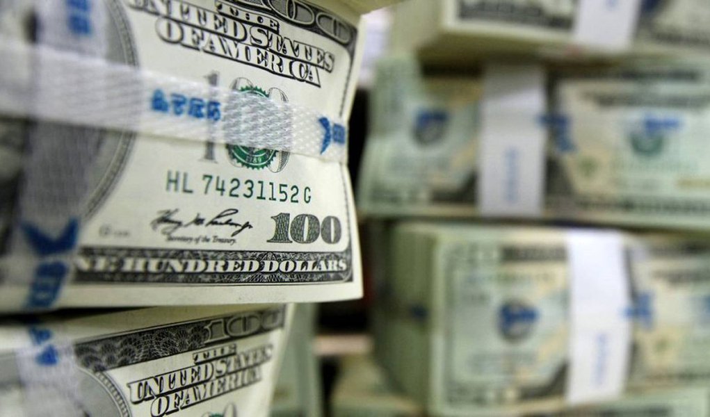 Déficit das transações correntes em outubro chegou a US$ 4,166 bilhões, em outubro, acumulando  US$ 53,474 bilhões nos dez meses do ano; em outubro do ano passado, saldo negativo era de US$ 9,316 bilhões e no acumulado de dez meses, US$ 83,379 bilhões
