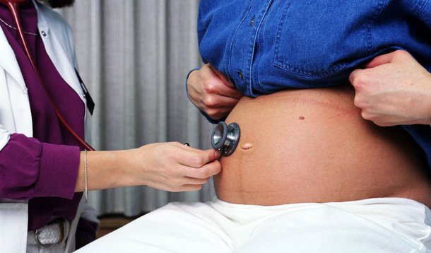 O estado do Rio de Janeiro confirmou 268 casos do Zika vírus em grávidas desde novembro do ano passado; a Secretaria Estadual de Saúde esclareceu, no entanto, que ainda não foi confirmado se os fetos dessas mulheres apresentam microcefalia; elas serão monitoradas até o final da gravidez