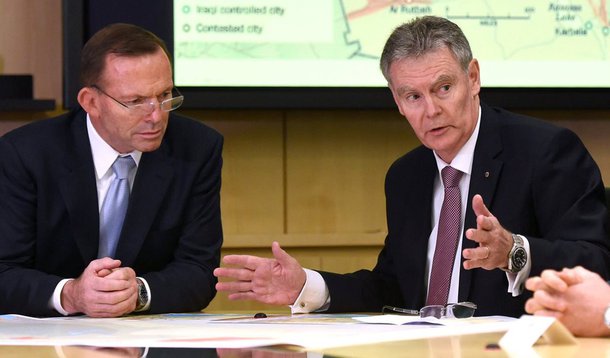 O chefe dos serviços secretos australianos, Duncan Lewis, disse que não há garantias de que a Austrália esteja imune a um atentado como o de Paris, "Enquanto as autoridades dos serviços secretos e de segurança fazem tudo o que podem, não há nenhuma garantia, não há como dizer que não existe a possibilidade de ocorrer um atentado na Austrália", afirmou , segundo ele, cerca de 400 pessoas são monitoradas por suspeita de vínculos com o grupo terrorista Estado Islâmico