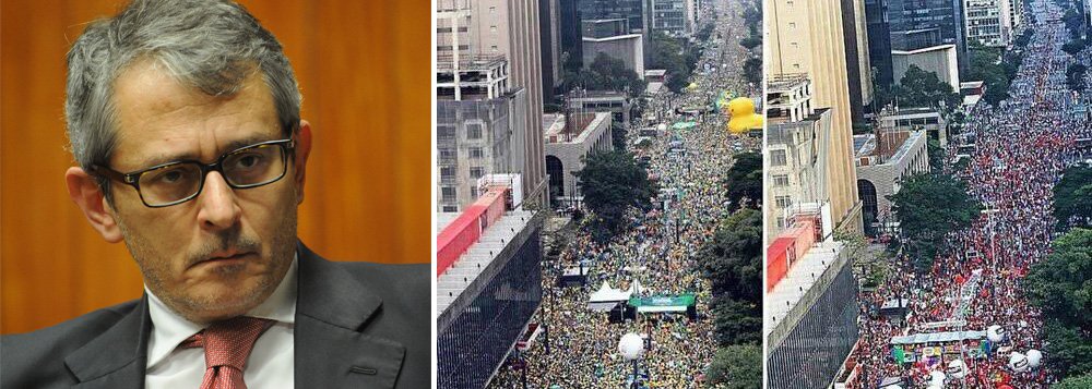 Em editorial neste domingo, 20, Jornal de Otávio Frias Filho fala em "voz das ruas" para pressionar o Congresso pela aprovação do impeachment da presidente Dilma Rousseff, mas são questionados por contar de forma desfavorável manifestações em favor da democracia e do mandato da presidente; pelos números do Datafolha, as manifestações em defesa da democracia, do mandato de Dilma, e do ex-presidente Lula reuniram apenas 95 mil pessoas; "Governo contou com cerca de 15% de quem esteve na avenida Paulista", afirma; segundo o Datafolha, 68% da população é a favor do impeachment