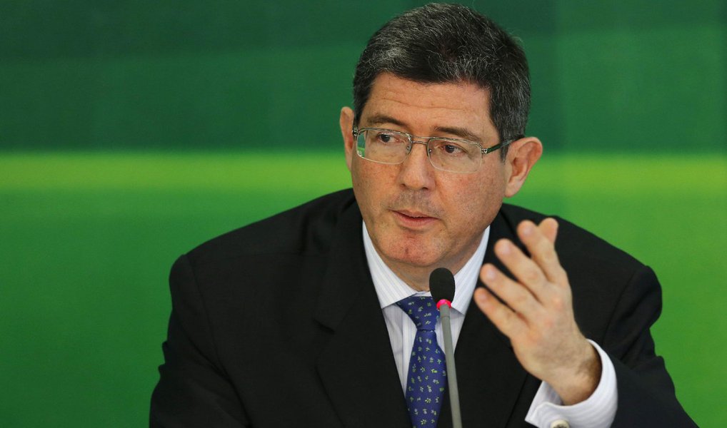 "A questão do rebaixamento reflete a realidade. Se você não se organiza, não tem união e o resultado é sério", afirmou o ministro da Fazenda ao ser questionado por jornalistas sobre a ameaça da agência Moody´s de tirar o selo de bom pagador do Brasil; Joaquim Levy acrescentou: "O governo não está achando normal ter isso"