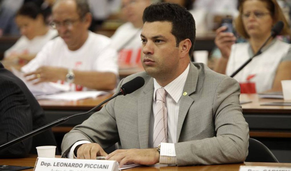 Líder do PMDB na Câmara dos deputados, Leonardo Picciani (RJ), disse que procurou indicar deputados que não disseram se são a favor ou contra o processo de impeachment; são eles: Celso Maldaner (SC), Daniel Vilela (GO), Hildo Rocha (MA), João Arruda (PR), José Priante (PA), Leonardo Picciani (RJ), Rodrigo Pacheco (MG) e Washington Reis (RJ); como suplentes para a comissão, indicou os deputados Alberto filho (MA), Edio Lopes (RR), Elcione Barbalho (PA), João Marcelo Souza (MA), Marx Beltrão (AL), Newton Cardoso JR (MG), Sergio Souza (PR) e Vitor Valim (CE)