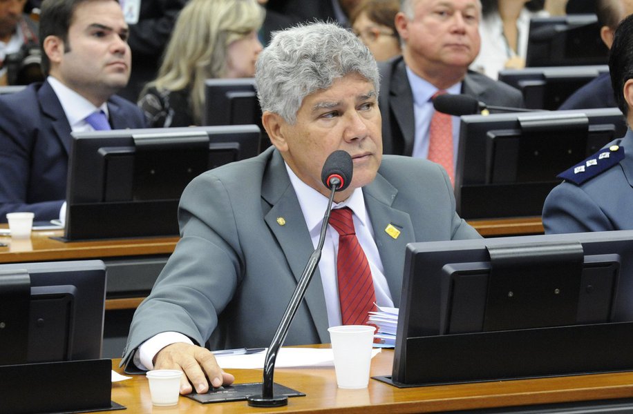 Um pedido vista da representação contra o líder do Psol, deputado Chico Alencar (RJ), adiou a votação no Conselho de Ética e a reunião foi encerrada; ainda não foi marcada nova data para votação da representação contra o líder do Psol; o deputado apresentou sua defesa nessa quinta-feira 3