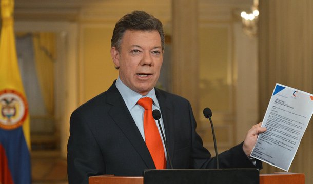 Informação foi dada pelo presidente Juan Manuel Santos neste sábado, no momento em que a doença continua sua rápida expansão em todas as Américas; segundo ele, não existe até agora registro de qualquer caso de microcefalia ligado ao Zika na Colômbia