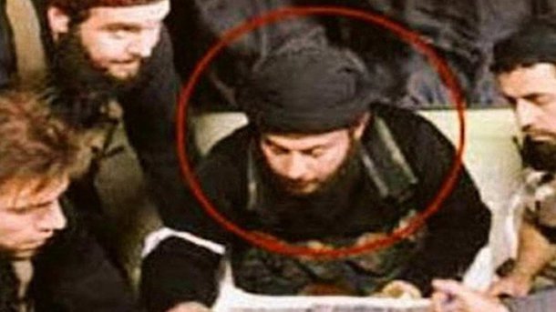 O Estado Islâmico confirmou a morte do número 2 do grupo jihadista, Fadhil Ahmad al Hayali, em um ataque aéreo em agosto passado, conduzido por forças dos Estados Unidos; ele estava a bordo de um carro nos arredores de Mossul, no Iraque, quando o veículo foi atingido por um bombardeio norte-americano; Hayali coordenava o deslocamento de armas, explosivos, automóveis e pessoas entre o Iraque e a Síria