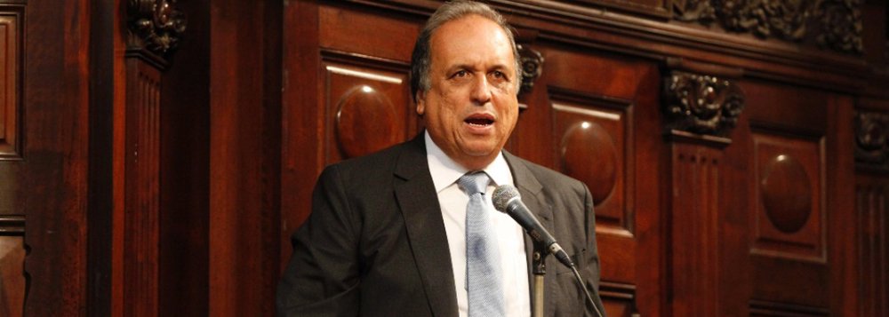 "Ainda não caiu a ficha nas pessoas de que o petróleo sumiu", afirma o governador do Rio de Janeiro, Luiz Pezão (PMDB); com um déficit esperado para 2016 de R$ 16 bilhões, como no ano passado, ele cobra solidariedade da presidente Dilma Rousseff, do ministro da Fazenda, Nelson Barbosa, do STF, da Petrobras e da Assembleia Legislativa do Rio: "O Rio tem que ter tratamento especial. Parou tudo. A Petrobras, pra gente, tem importância vital. Essa parada que deu vai no coração da gente”