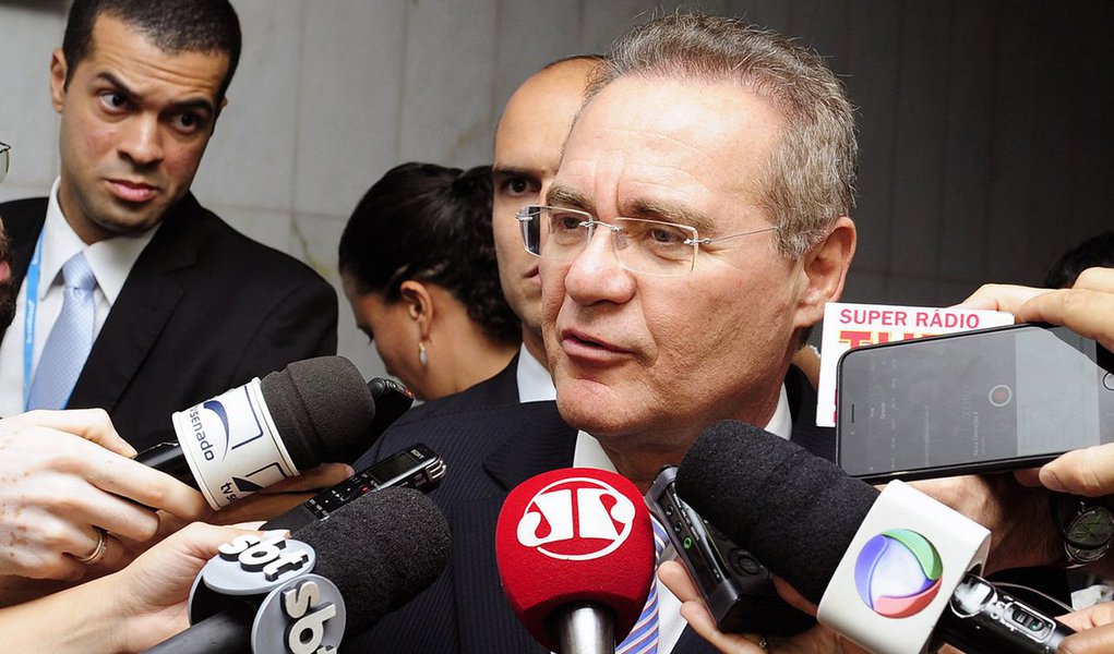 Para que seja aberto caminho para análise das contas pela Comissão Mista de Orçamento (CMO) do Congresso, o presidente do Senado precisa ler o parecer do TCU em uma sessão no plenário da Casa; Renan disse que iria despachar nesta terça-feira 20 o parecer