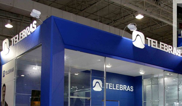 Após notícia de que o governo federal estuda a fusão de três empresas estatais - Telebras, Serpro e Dataprev - para criar uma gigante de tecnologia da informação, ações da Telebras dispararam 136% na Bovespa, com um volume financeiro movimentado que batia R$ 1,170 milhões, 100 vezes superior à média