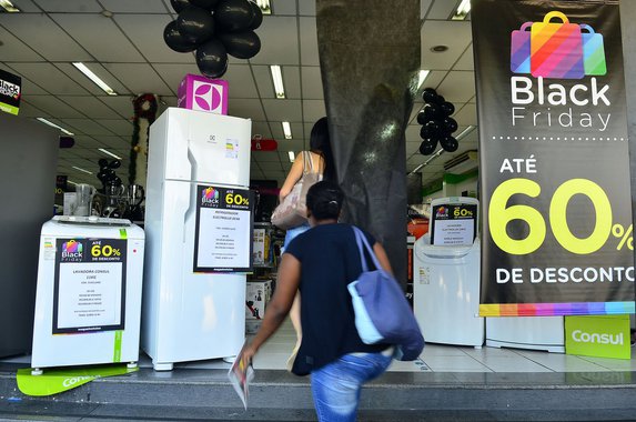 Dados divulgados nesta segunda-feira 30 pela consultoria Clearsale levam em conta todas as regiões do país; as vendas realizada na sexta-feira 27 totalizaram R$ 1,53 bilhão, 76% a mais que o registrado no mesmo dia em 2014 (R$ 872 milhões); quantidade de pedidos feitos nas 24 horas do dia de ofertas também aumentou: foram 3,12 milhões, 49% acima do registrado no ano passado
