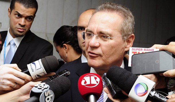 Para que seja aberto caminho para análise das contas pela Comissão Mista de Orçamento (CMO) do Congresso, o presidente do Senado precisa ler o parecer do TCU em uma sessão no plenário da Casa; Renan disse que iria despachar nesta terça-feira 20 o parecer