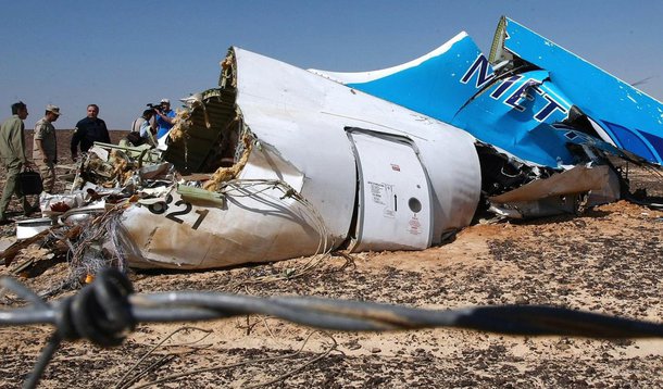 Egito disse n]ao ter encontrado evidências até o momento de terrorismo ou outras ações ilegais ligadas à queda de um avião de passageiros russo no Sinai, que matou todas as 224 pessoas a bordo no final de outubro; Rússia e governos ocidentais disseram que a aeronave provavelmente foi derrubada por uma bomba; grupo militante Estado Islâmico afirmou ter colocado um explosivo a bordo; "O comitê técnico de investigação não encontrou até o momento qualquer indicação de intervenção ilegal ou ação terrorista", informou o governo egipcício 