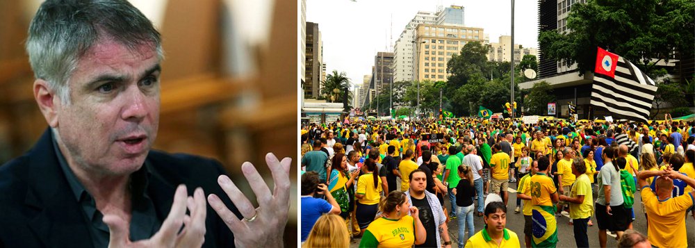 Empresário Flávio Rocha, presidente da Riachuelo, uma das maiores redes de varejo de moda do país, afirma que as manifestações realizadas no domingo dão força ao processo de impeachment da presidente Dilma Rousseff; "As ruas deixaram um recado eloquente", diz; segundo ele, os protestos forneceram "combustível para o Congresso se mexer"; afirma ainda que a saída de Dilma aceleraria a recuperação da economia; "Na agonia lenta, de três anos, a economia continuaria em queda livre", diz Rocha, referindo-se a 2018; ele avalia que o vice-presidente Michel Temer "seria um bom perfil para fazer uma coalizão"