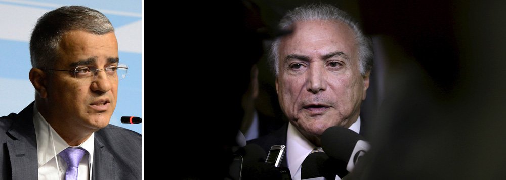 Colunista Kennedy Alencar afirma que o vice Michel Temer terá dois desafios urgentes, caso assuma o governo: atenuar a crise econômica e lutar contra o presidencialismo de coalizão que está "doente" e que ser combatido; "Entregar os anéis na largada poderá ser um erro, porque significará a senha para ser chantageado o tempo todo. O Congresso que derrubou Dilma tem responsabilidade pela solução da crise. Não pode continuar sedento de cargos e verbas sem compromisso com os problemas do país", afirma; segundo ele, Dilma está saindo porque "não soube lidar com os políticos"