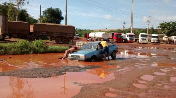 As condições da BR-135, única rodovia que dá acesso a São Luís, e que causou repercussão nacional, motivou o diretor-geral do Departamento Nacional de Infraestrutura de Transportes (DNIT), Valter Casimiro Silveira, a fazer uma visita as obras de recuperação; na capital do Maranhão ele também teve um encontro com deputados estaduais e membros da bancada federal
