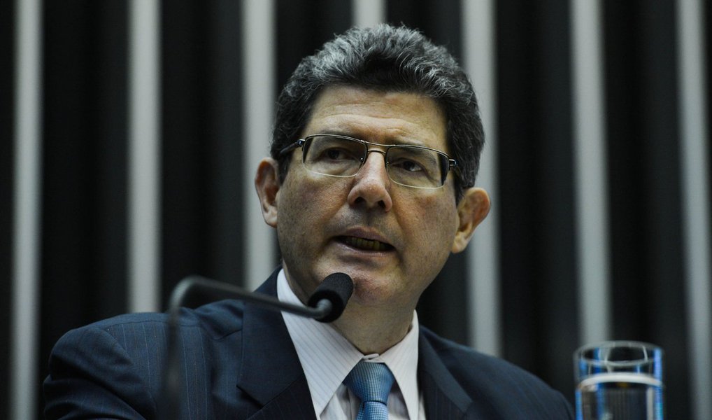 "O sucesso da proposta orçamentária para 2016 é ter um orçamento robusto, que vai permitir ao Brasil voltar a crescer, às empresas retomar os planos de investimento e aos brasileiros retomar a vida. O equilíbrio fiscal é necessário para trazer um país de segurança, de crescimento e de transparência, aquilo que todo mundo deseja", afirmou o ministro da Fazenda, em audiência no plenário da Câmara, onde pediu empenho dos parlamentares na aprovação da proposta