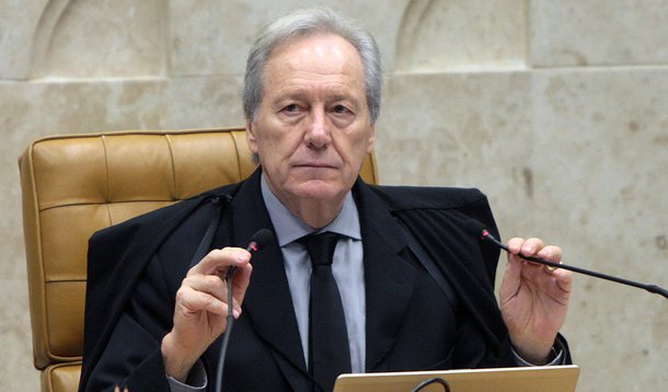 Presidente da corte, ministro Ricardo Lewandowski, não convocará o plenário do Supremo para discutir o caso do ex-presidente Lula, que pediu a suspensão da decisão do ministro Gilmar Mendes, que anulou sua nomeação como ministro e mandou seu caso para o juiz Sérgio Moro; de acordo com a assessoria de imprensa do ministro, não há possibilidade de haver reunião nesta terça; STF está de recesso nessa semana