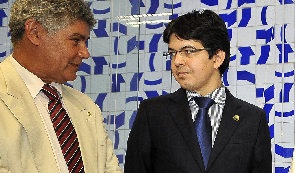 "Aferrado ao seu notório estilo de vingança, que se alimenta da chantagem e da intimidação, Cunha incitou o deputado Paulinho a abrir uma representação no Conselho de Ética da Casa contra Alencar, alegando supostas irregularidades em sua campanha eleitoral, posteriormente arquivadas por sua absoluta inconsistência", diz o senador Randolfe Rodrigues (Rede-AP); "O Brasil está cansado desse tipo de parlamentar que rebaixa a política e fere mortalmente a credibilidade dos políticos e do Congresso Nacional. A política não pode conviver com gente da laia de Eduardo Cunha. A política não pode prescindir de parlamentares da estirpe de Chico Alencar"