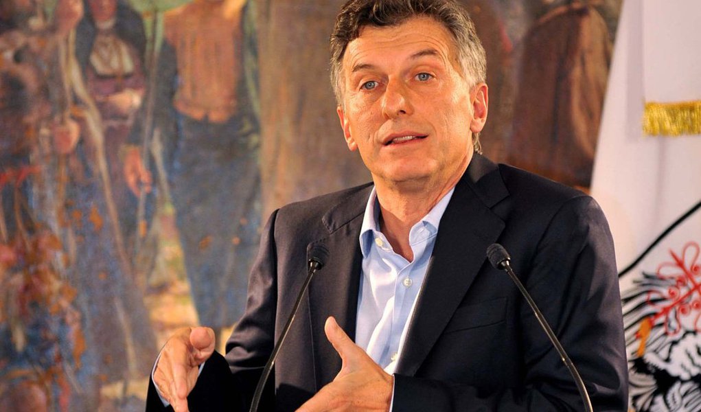 Presidenta Dilma Rousseff recebe o presidente eleito da Argentina, Mauricio Macri; encontro terá terá o formato de uma audiência, pois ele ainda não assumiu o cargo; reunião deverá tratar de assuntos relacionados a integração bilateral, alem de pautas comuns nos planos regional e internacional; após a visita a Brasília, Macri viajará à São Paulo, onde vai se reunir com empresários