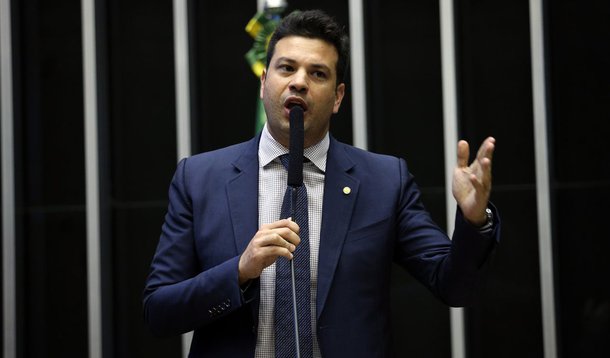 Líder do PMDB, deputado Leonardo Picciani (RJ) é visto pelo governo Dilma como fiel aliado e a melhor opção para assumir a presidência da Câmara no lugar de Eduardo Cunha (PMDB-RJ), em caso de renúncia ou cassação; depois que Cunha rompeu com o governo, é Picciani quem tem negociado diretamente com a presidente