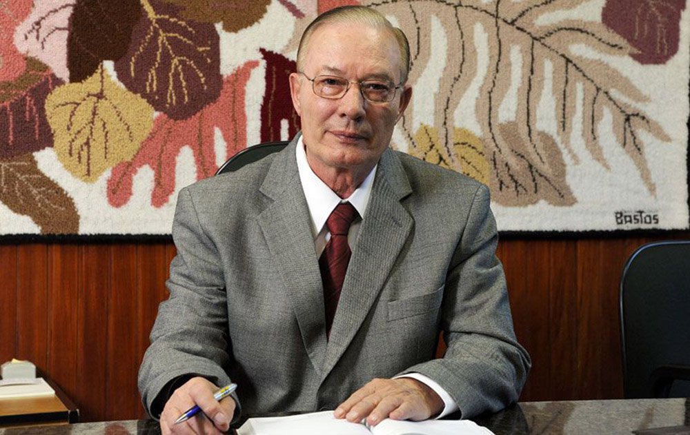 O Frei Antônio Moser foi morto em tentativa de assalto na BR-040, na altura do quilômetro 107, na Baixada Fluminense; o corpo do líder religioso já foi encaminhado para o Instituto Médico Legal (IML); Moser foi diretor presidente da Editora Vozes e professor de Teologia Moral e Bioética no Instituto Teológico de Petrópolis; ele tinha intensa atuação nos movimentos pastorais na cidade