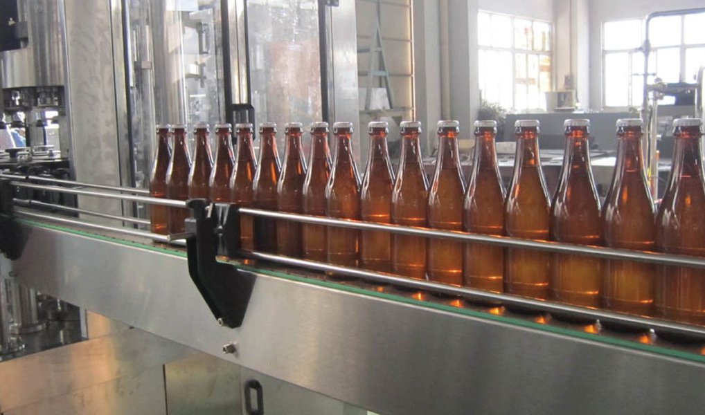 A produção de cerveja no Brasil registrou o desempenho mais fraco para o mês desde pelo menos 2011, segundo dados disponibilizados pela Receita Federal; a indústria, que é liderada pela Ambev, produziu em março 9,170 milhões de hectolitros, uma queda de 18% sobre um ano antes e de 19% sobre fevereiro; com isso, o setor acumulou no trimestre queda de 6,7%