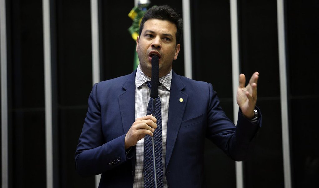 Líder do PMDB, deputado Leonardo Picciani (RJ) é visto pelo governo Dilma como fiel aliado e a melhor opção para assumir a presidência da Câmara no lugar de Eduardo Cunha (PMDB-RJ), em caso de renúncia ou cassação; depois que Cunha rompeu com o governo, é Picciani quem tem negociado diretamente com a presidente
