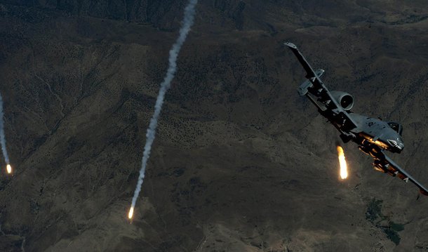 Ministro da Defesa da Rússia, Sergei Shoigu, disse que mais de 600 rebeldes foram mortos na província síria de Deir ez-Zour, após uma série de ataques desferidos com mísseis de cruzeiro; Rússia também anunciou que dobrou o número de aeronaves em sua operação contra o Estado Islâmico na Síria para 69 aviões