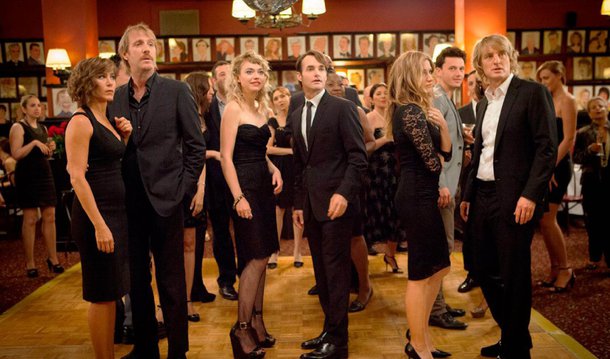 Em "Um amor a cada esquina" (She's Funny That Way), o diretor Peter Bogdanovich (de "A Última Sessão de Cinema"), após 12 anos longe das câmeras, encontra o equilíbrio perfeito, arrancando risos com bons recursos de "gags" e, a partir do absurdo que permeia as relações sociais, ou em instantes em que vida e arte se misturam, com surreal e real sendo uma única representação; filme estreia nesta quinta-feira 15 nos cinemas brasileiros