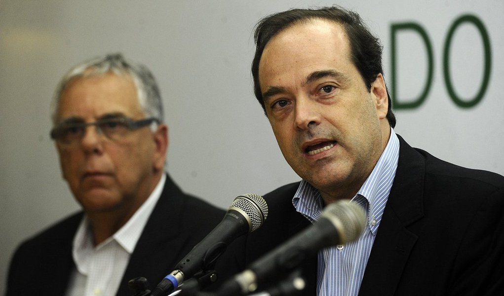 Secretário estadual de Transporte, Carlos Roberto Osório afirmou que o novo trecho para o trajeto da linha 2 do metrô do Rio será ampliada a partir de 2017; de acordo com o dirigente, o novo percurso terá mais cinco estações; "Essa obra é a mais importante do sistema metroviário do Rio de janeiro e nós temos uma expansão da linha, 2, ou seja, a linha já é concessionada e nesse momento está sendo elaborado o projeto de engenharia que fica pronto em agosto, quando teremos o custo, o projeto e o cronograma de obras", disse ele 