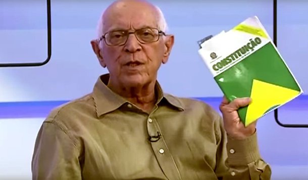 "Na hora em que o impeachment vira artigo de fim de feira, uma espécie de xêpa da passagem de Eduardo Cunha pela presidência da Câmara e pasto de ocasião de uma oposição que não consegue vencer nas urnas, nada melhor que a serena e técnica aula que deu, ontem, o jurista Dalmo Dallari, no programa  programa Espaço Público, da TV Brasil", diz Fernando Brito, editor do Tijolaço