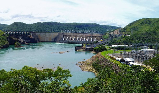 O leilão de 29 hidrelétricas existentes, já em operação, com o qual o governo federal pretende arrecadar até R$ 17 bilhões em bônus de outorga, será realizado agora no dia 25 de novembro; o adiamento foi solicitado por empresas do setor, em busca de mais tempo para se prepararem para o certame