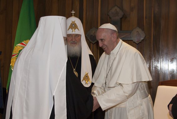 Antes de iniciar a visita de cinco dias ao México, o papa parou em Cuba para um encontro com o patriarca ortodoxo russo, o primeiro entre os primados da Igreja Católica e ortodoxa desde a dissidência religiosa de 1054