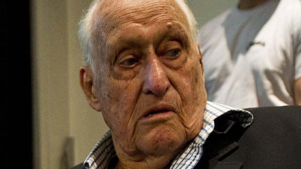 O ex-presidente de honra da Federação Internacional de Futebol Associado (Fifa) João Havelange, de 99 anos, recebeu alta hospitalar neste sábado por volta do meio-dia, segundo boletim médico do Hospital Samaritano, onde ele estava internado, em Botafogo, zona sul do Rio de Janeiro; Havelange foi internado com problemas pulmonares na sexta (27)