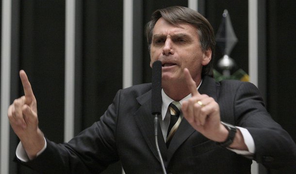 Representação feita em nome da Comissão de Direitos Humanos e Minorias, Comissão Especial sobre Mortos e Desaparecidos Políticos e da Comissão de Anistia pediu nesta sexta-feira, 29, à Mesa Diretora da Câmara a cassação do mandato do deputado Jair Bolsonaro (PSC-RJ), por quebra de decoro parlamentar, por ele ter elogiado o torturador Brilhante Ustra na votação da admissibilidade do impeachment na Câmara; segundo o documento, imunidade parlamentar não pode garantir impunidade; “Tal imunidade não é absoluta. Ainda que seja aceita como justificativa para certos abusos não serem punidos no âmbito da Justiça civil e penal, ela não abarca sanções políticas por ato contrário ao decoro parlamentar”