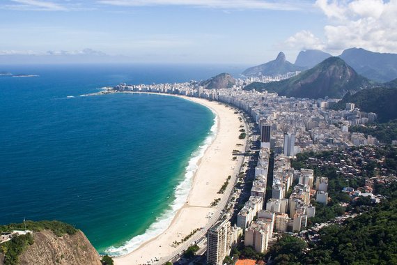 O estado do Rio de Janeiro está planejando criar zonas de exploração econômica sustentável, com o objetivo de evitar impactos no meio ambiente; o chamado Zoneamento Ecológico Econômico do Estado do Rio de Janeiro (ZEE/RJ) está sendo elaborado por meio de oficinas com diversos segmentos; uma dessas oficinas consultou 70 profissionais de instituições federais, estaduais, municipais e privadas que atuam na área ambiental; outra está prevista para ouvir pesquisadores. Depois disso, o plano deverá seguir para consulta pública
