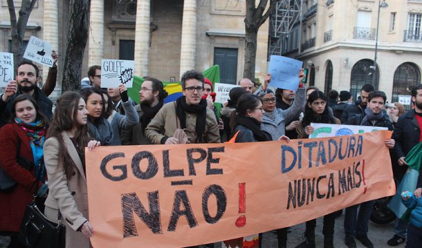 Acompanhando a manifestação nacional em defesa da democracia e contra o golpe que acontecerá nesta quinta-feira, 31, em várias cidades do País, um grupo de brasileiros residentes na França também irá se reunir; terceira manifestação em defesa da democracia acontecerá na Place de La République, no centro de Paris; ato é organizado pelo Movimento Democrático 18 de Março (MD18)