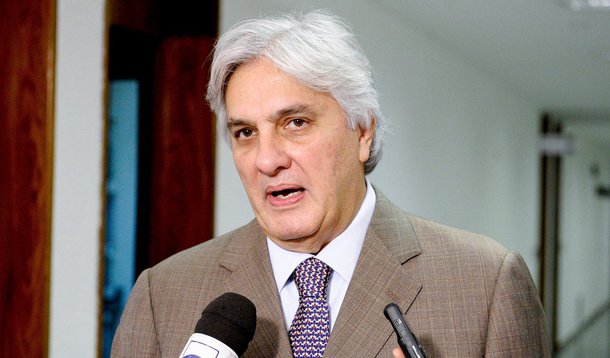 Ameaçado de cassação, o ex-líder do governo Delcídio do Amaral (PT-MS) garantiu aos parlamentares que "ódio e revanchismo não ocuparam" sua imaginação no "injusto encarceramento" da Lava Jato; o discurso, no entanto, é confrontado por um suposto acordo de delação de Delcídio, abordado em reportagem da revista "Istoé", no qual teria mencionado a presidente Dilma Rousseff e o ex-presidente Lula em uma tentativa de interferir na operação