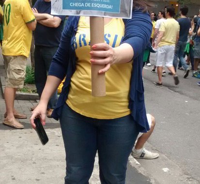 O ponto fora da curva das manifestações deste domingo foi a forma como os manifestantes reagiram aos políticos de partidos com o PSDB e o DEM. Até Levy Fidelix foi vaiado. Mas Bolsonaro não. E o juiz Sérgio Moro teve seu nome cantado como se fosse o Mengo no Rio