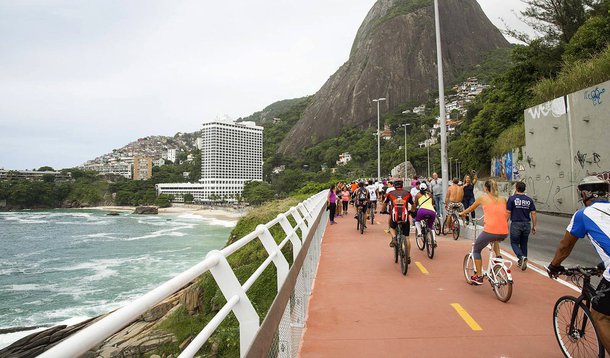 O Judiciário revogou parcialmente a liminar que interditava toda a extensão da ciclovia Tim Maia, em São Conrado, zona sul da cidade. No dia 21 de abril, um trecho de 20 metros da estrutura desabou após ter sido atingido por uma forte onda, devido a ressaca do mar, matando duas pessoas; o juiz Marcelo Evaristo Martins da Silva, da Central de Assessoramento Fazendário do TJ autorizou a liberação da circulação na ciclovia no trecho entre o número 318 da Avenida Niemeyer e a praia do Leblon; os demais trechos da ciclovia continuam interditados