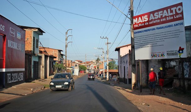 O governador do Maranhão, Flávio Dino, estará, neste sábado (26), em São Mateus, para inaugurar obras e anunciar novos investimentos; na pauta da visita, ações nas áreas de infraestrutura, saúde e melhorias no abastecimento de água da cidade; no âmbito do Programa ‘Mais Asfalto’, o governador entregará seis quilômetros de pavimentação asfáltica ao município, a partir de investimentos da ordem de R$ 2,8 milhões, beneficiando a mobilidade urbana, dando maior fluxo às ruas e avenidas da cidade de São Mateus e dando melhores condições a mais de 40 mil pessoas