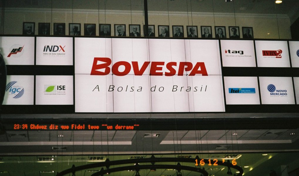 Pela primeira vez em quase sete anos - desde 16 de março de 2009 -, o principal índice da Bovespa fechou abaixo dos 39 mil pontos, no sexto pregão consecutivo de queda, após registrar perdas de 1,53% nesta quarta-feira; Bolsa fracassou novamente na tentativa de recuperação diante da piora nos pregões em Wall Street e volatilidade dos preços do petróleo