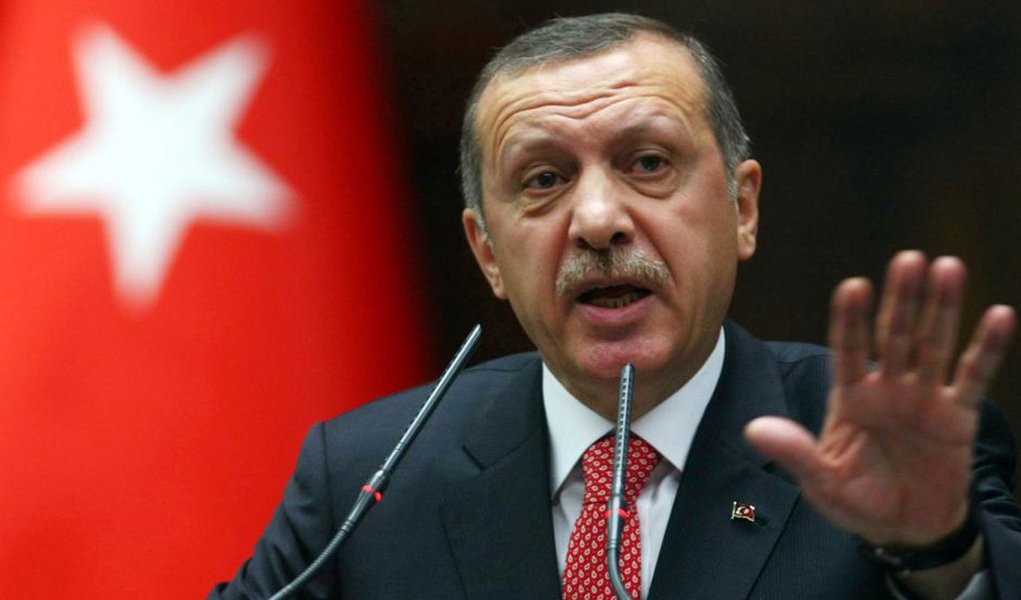 "Condeno sem reservas os terroristas que creem na mesma religião que eu e apelo a todos os dirigentes dos países muçulmanos que criem uma frente unida", declarou Erdogan em discurso em Istambul; "Se o aumento do fanatismo na Europa não for contido, acontecerão novas calamidades", acrescentou