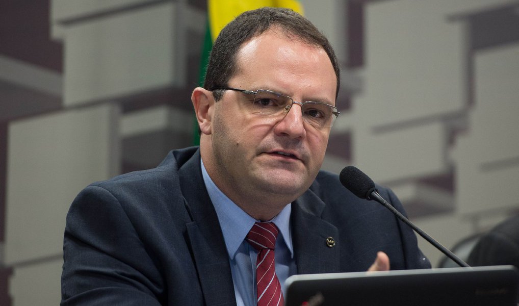 "A CPMF é uma medida necessária para recuperar a receita do governo enquanto nós trabalhamos em reformas mais estruturais, do lado do gasto obrigatório", disse o ministro do Planejamento após participar de evento do Instituto Lula, em São Paulo; segundo ele, o governo considera o imposto necessário não apenas para ajudar nas contas de 2016, como também até 2019
