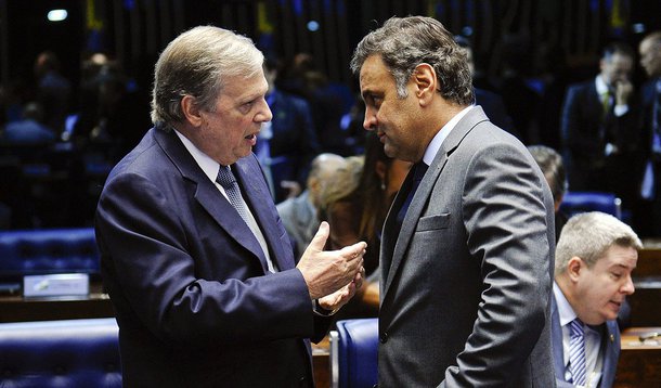 Projeto de Lei (PL) 555/2015, de autoria do senador Tarso Jereissati (PSDB-CE), visa a privatização, de em uma só tacada, parcela significativa de todas as estatais brasileiras, o que inclui também empresas administradas pelos estados, municípios e Distrito Federal; só no âmbito federal, são 140 estatais, com patrimônio líquido de R$ 611,7 milhões, que poderão passar às mãos do mercado; conforme o texto , as estatais deverão manter em circulação no mercado pelo menos 25% das suas ações ordinárias, retomando uma política executada pelo governo Fernando Henrique Cardoso nos anos 1990, que vendeu ao capital internacional valiosos patrimônios brasileiros, como a Companhia Vale do Rio Doce