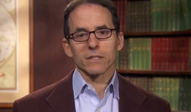 Presidente da Just Foreign Policy, organização norte-americana especializada em política externa, Mark Weisbrot denuncia “golpe sórdido” no Brasil; “Para traçar uma analogia com os Estados Unidos, quando os republicanos se negaram a elevar o teto da dívida, em 2013, a administração Obama recorreu a vários truques de contabilidade para adiar o prazo final no qual se alcançaria o limite. Ninguém se incomodou com isso”, ressalta; “A campanha do impeachment, que o governo descreveu corretamente como golpe, é um esforço da elite brasileira tradicional para obter por outros meios aquilo que não conseguiu conquistar nas urnas nos últimos anos”